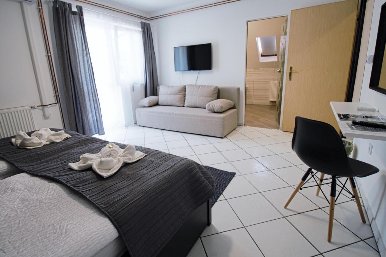 Szitakoeto Panzio Hotel Tiszafüred Eksteriør billede