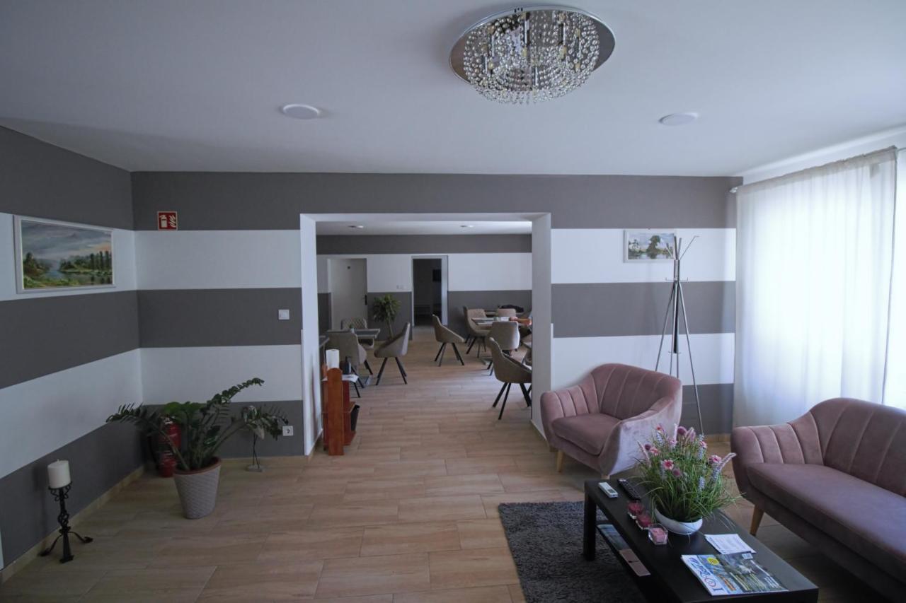 Szitakoeto Panzio Hotel Tiszafüred Eksteriør billede