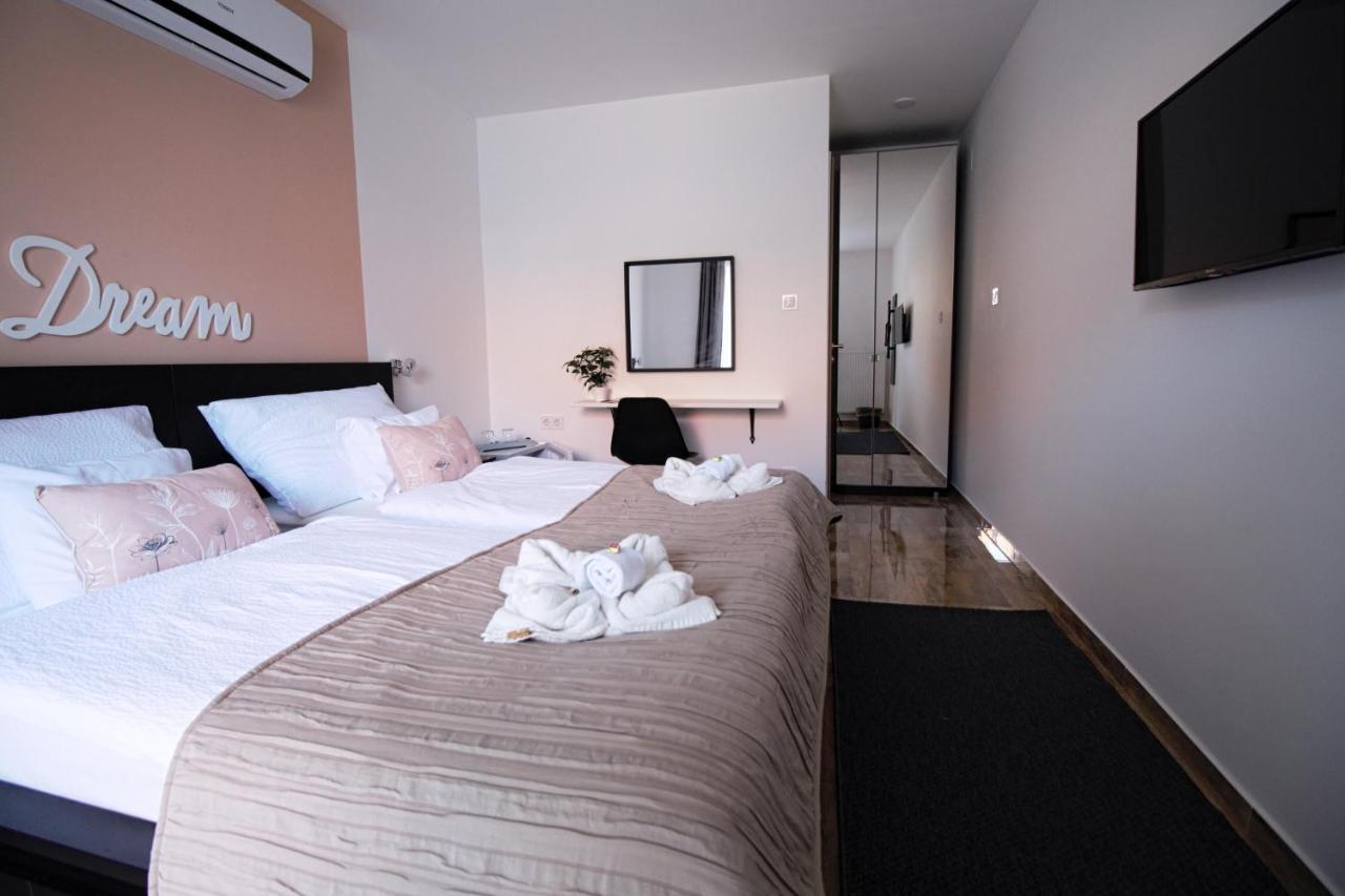 Szitakoeto Panzio Hotel Tiszafüred Eksteriør billede